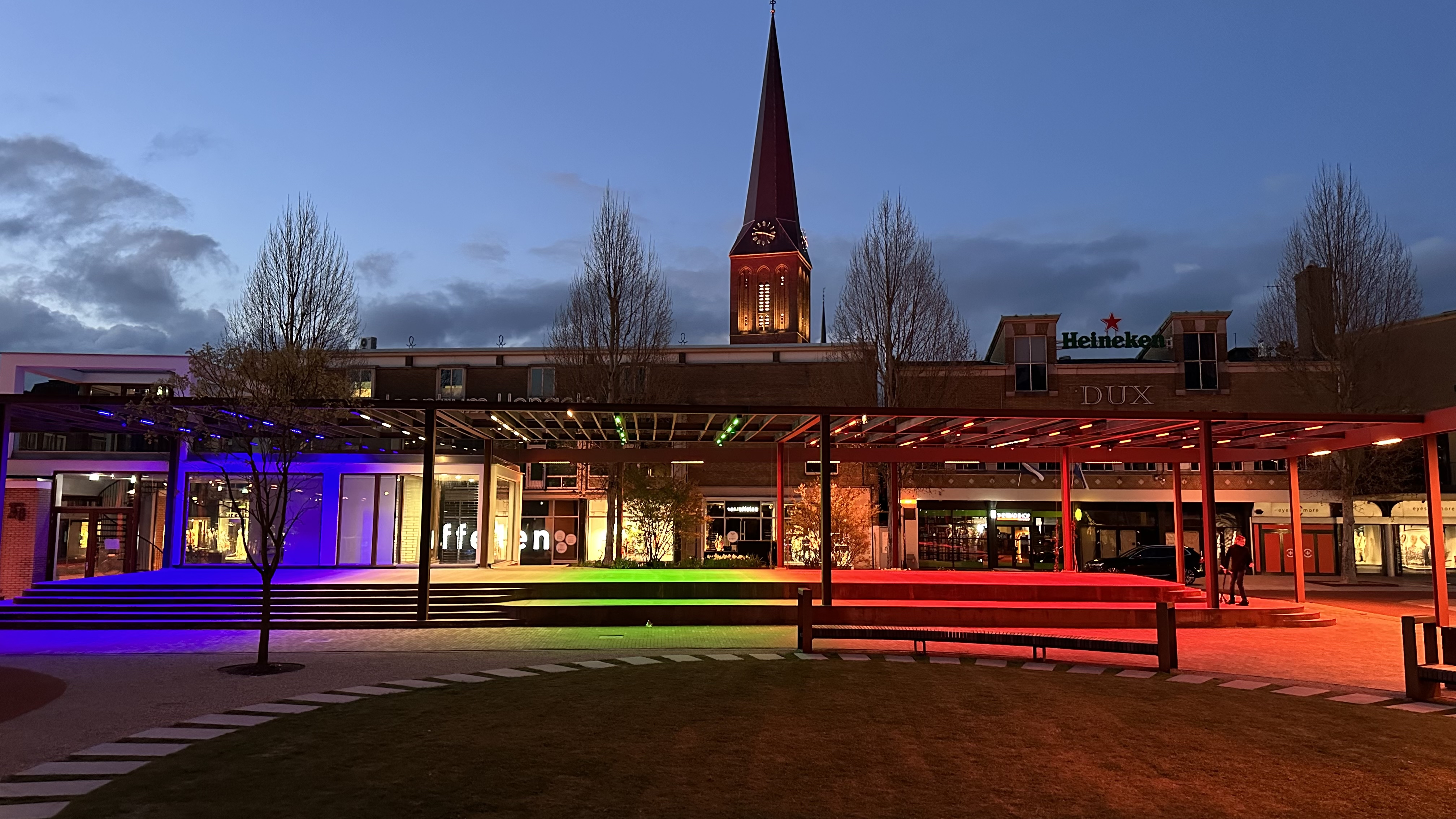Podium markt Hengelo - Maluku.jpg